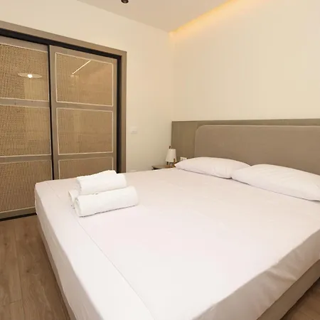 Jon's Garden Apartament Tirana